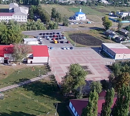 На территории Зенинского сельского поселения реализуется проект  «Модернизация парковой зоны с. Зенино»..